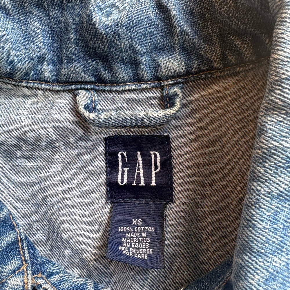 GAP Light Blue Denim Vest Raw Hem Sleeves | size XS - Picture 2 of 3